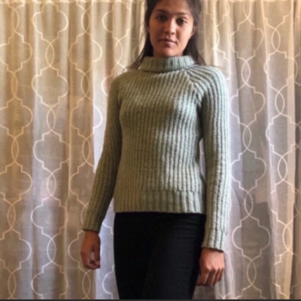 NWOT Old Navy green turtleneck